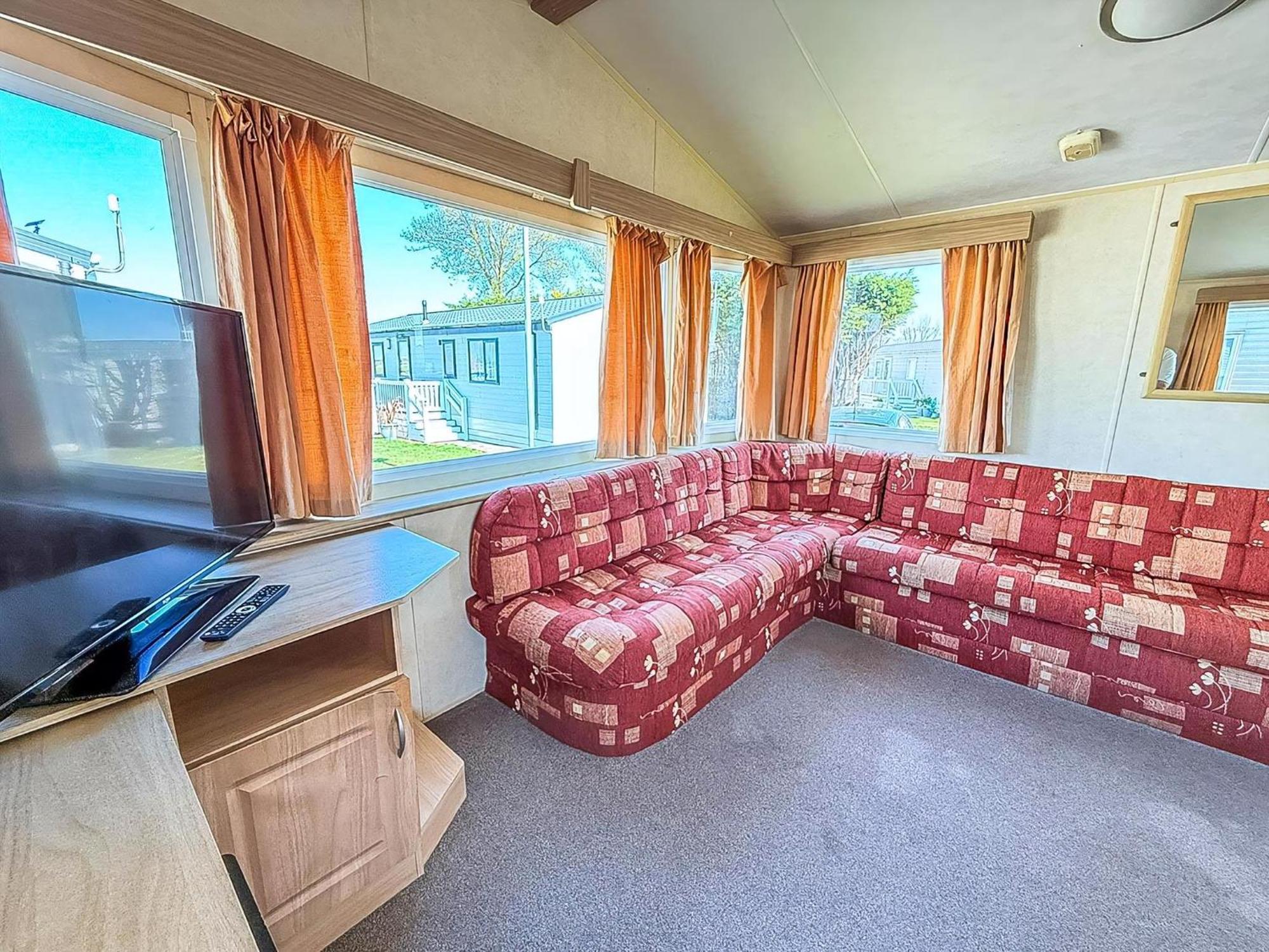 Superb Caravan At Seawick Holiday Park, Sleeps 8 Ref 27202Sw Clacton-on-Sea Exterior foto
